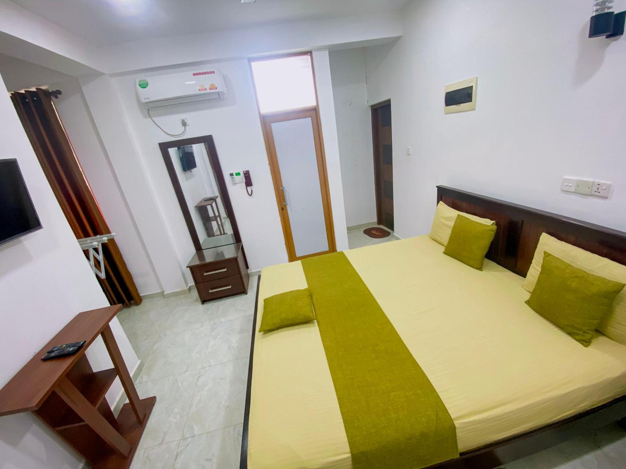 Sparkling Resort Катарагама Екстер'єр фото