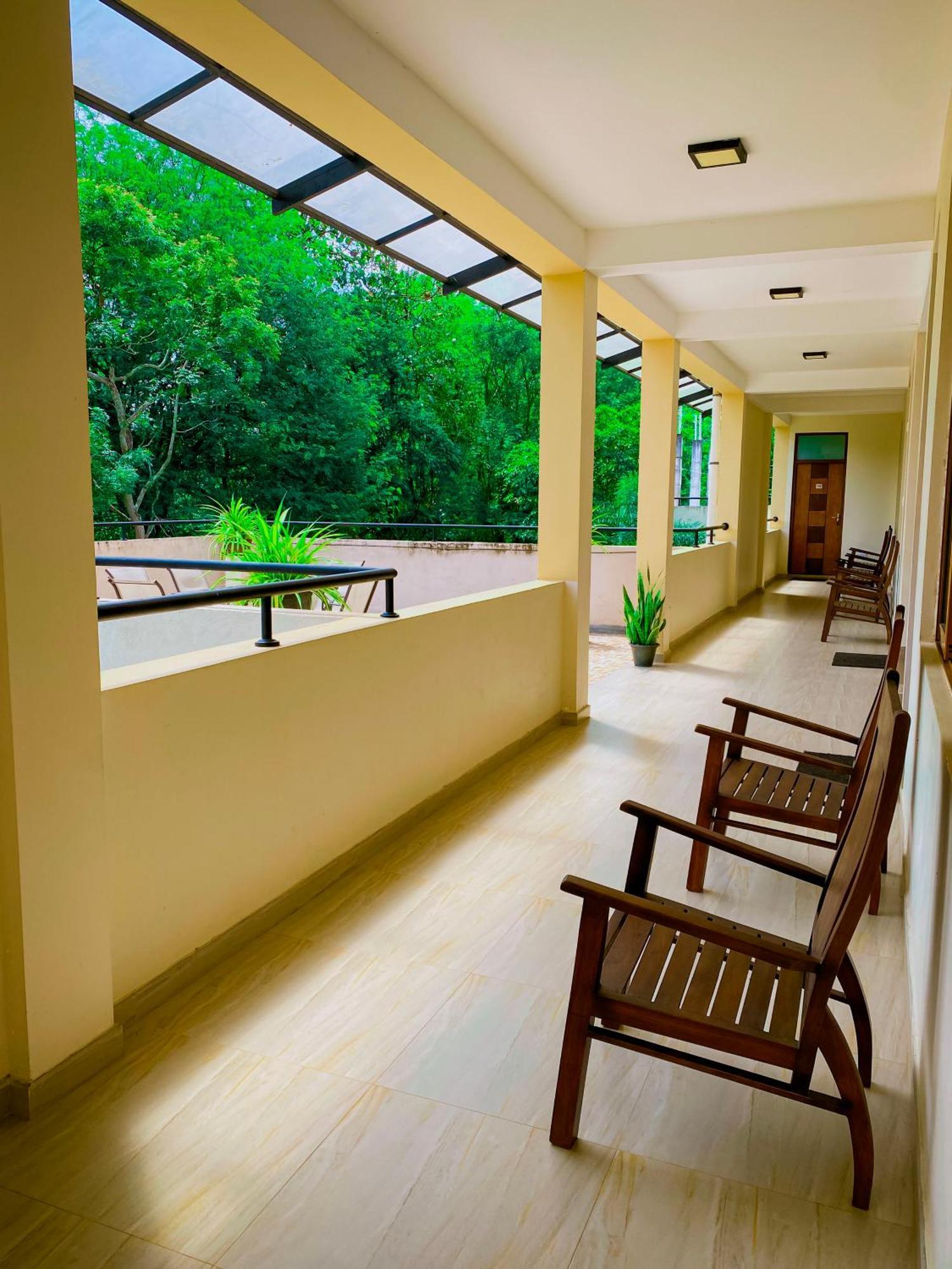 Sparkling Resort Катарагама Екстер'єр фото